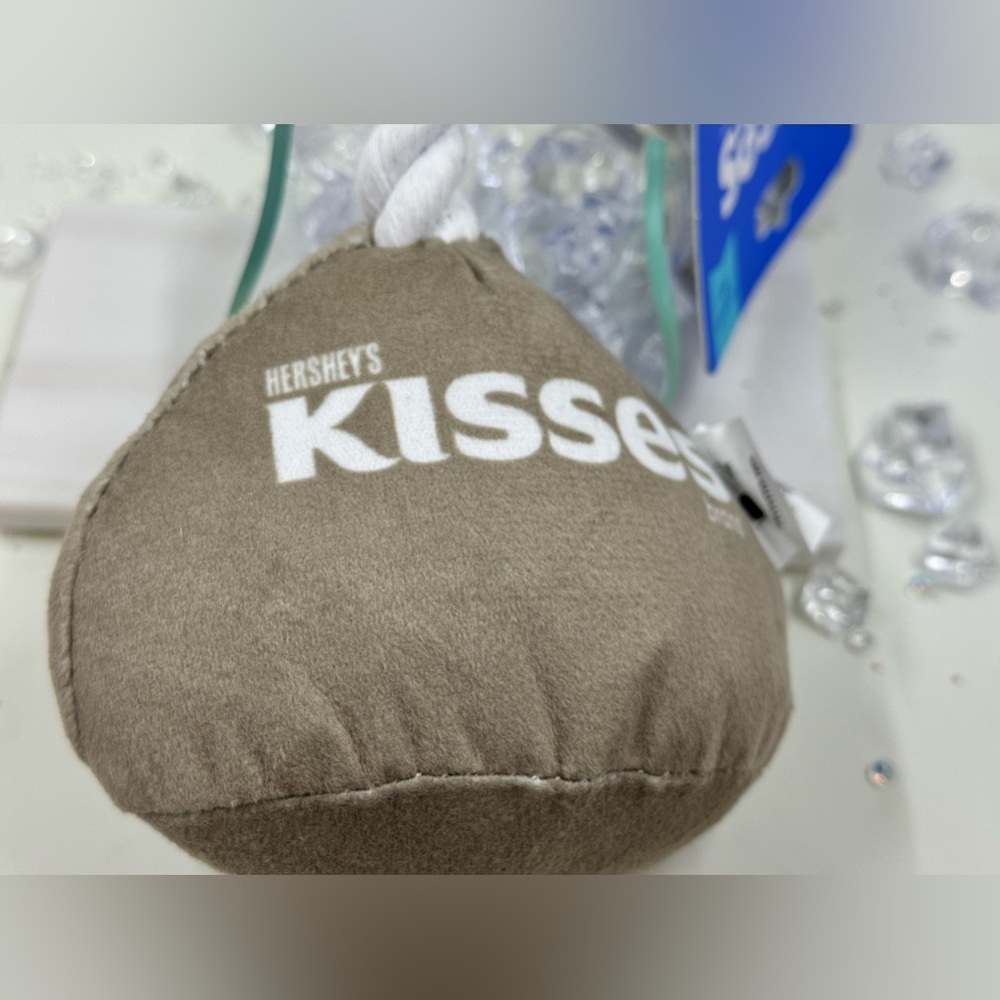 💋 Kisses Crackle Squeaky Dog Toy - Picture 7 of 11
